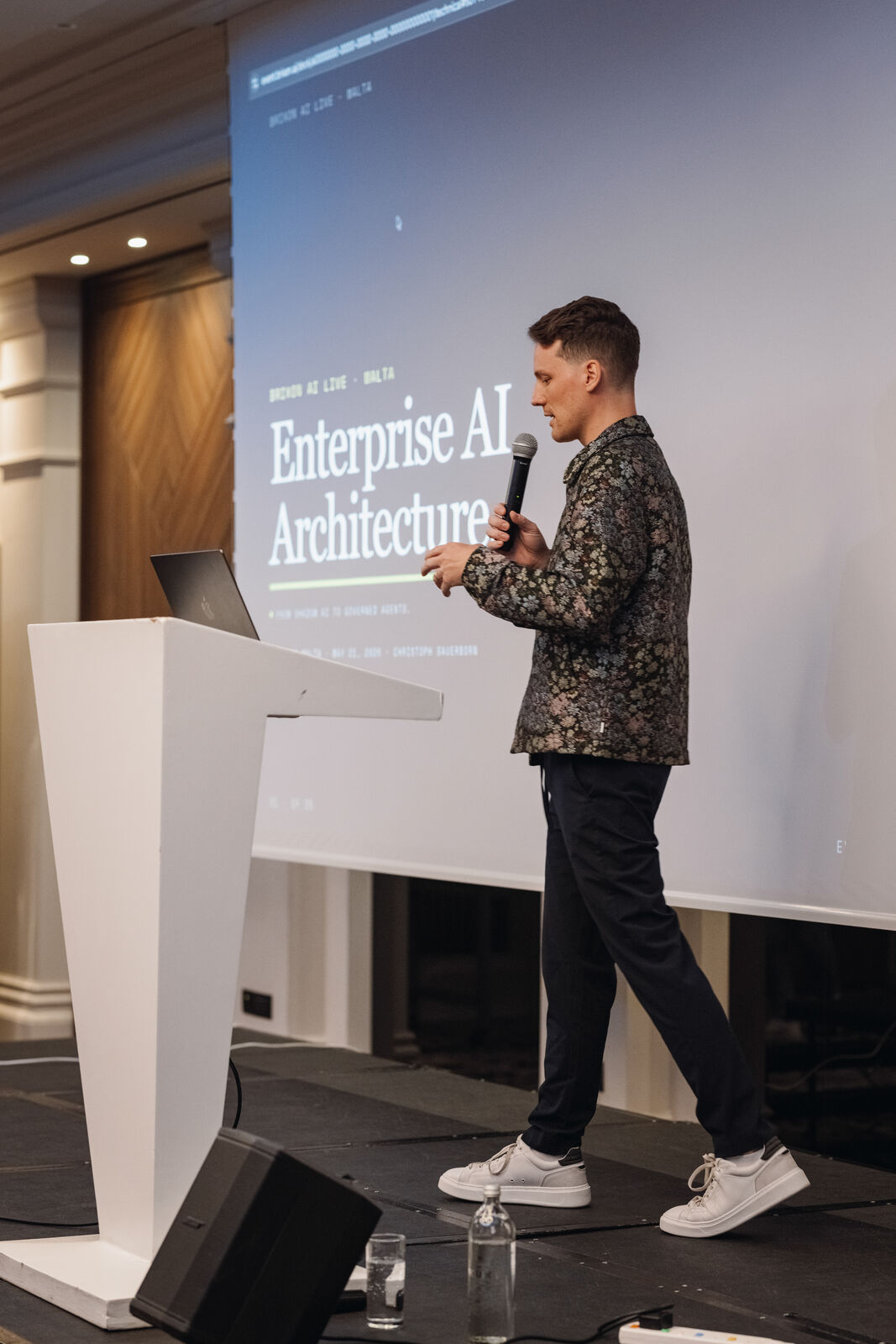 Christoph Sauerborn erklärt die 90-Tage-Architektur nach dem Rebranding
